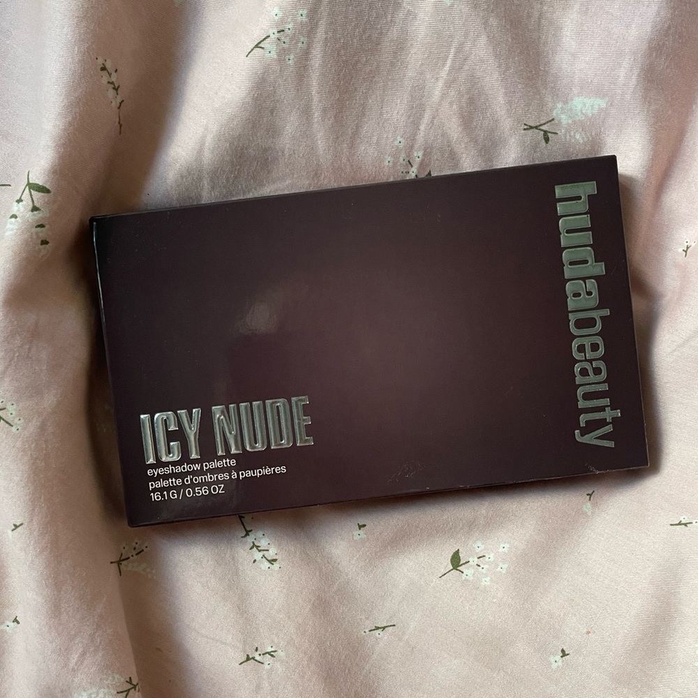 NWT Huda Beauty Icy Nude Palette